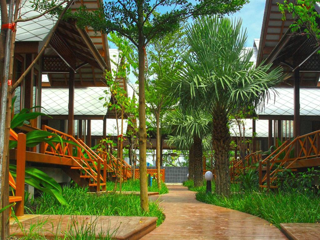 Surrounding environment, Baan Siriporn Resort in Samut Songkhram