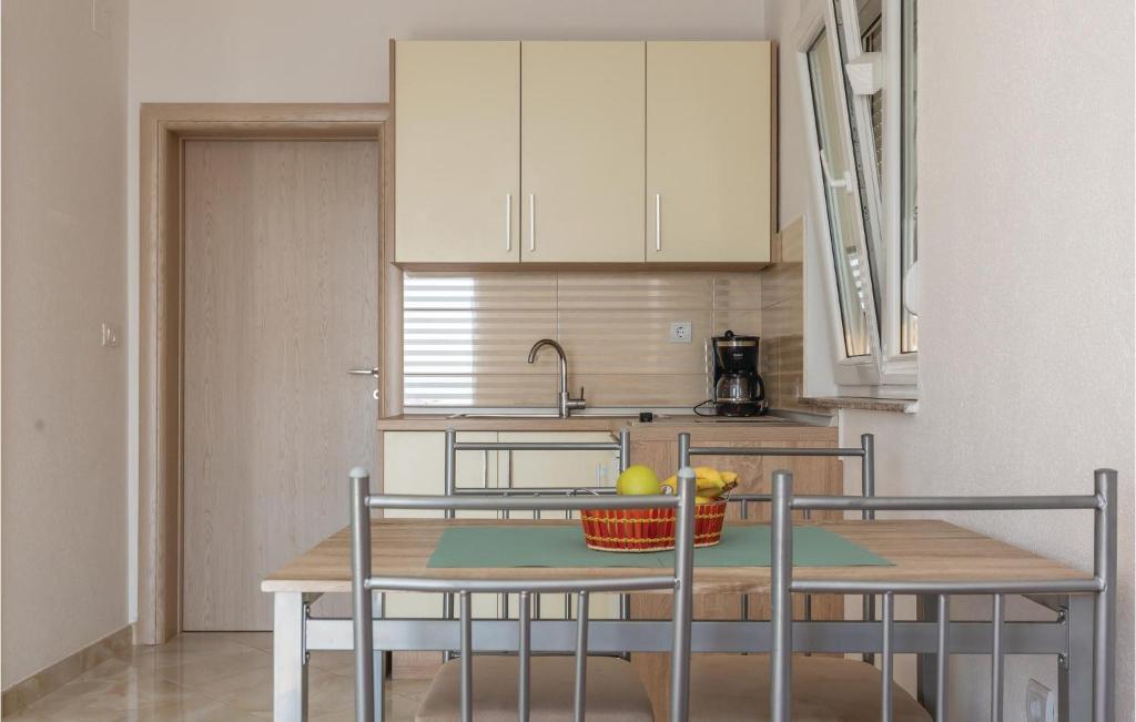 One-Bedroom Apartment In Krvavica 전경