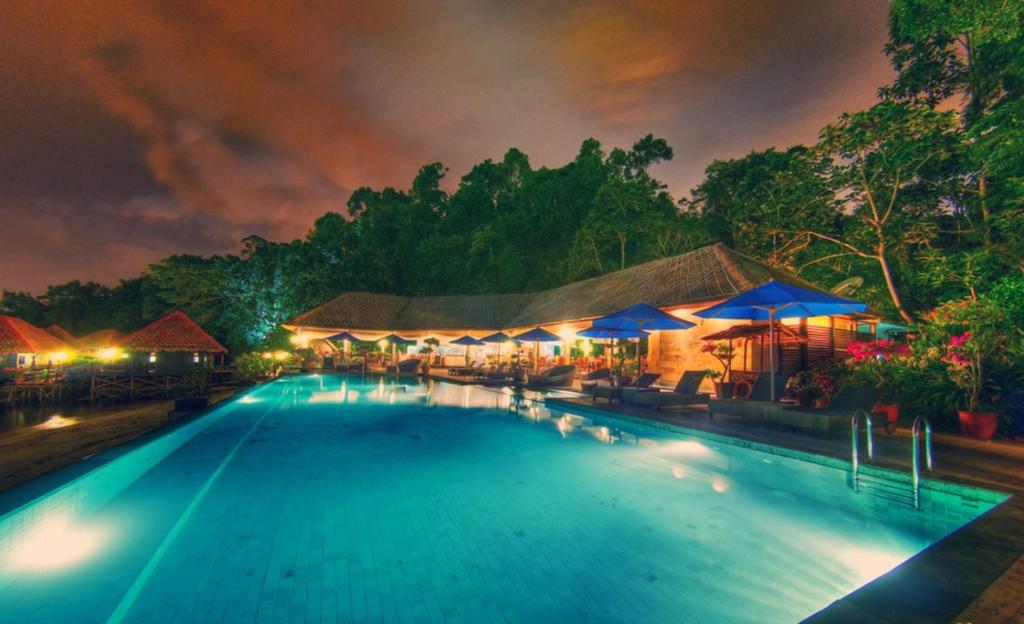 Swimming pool