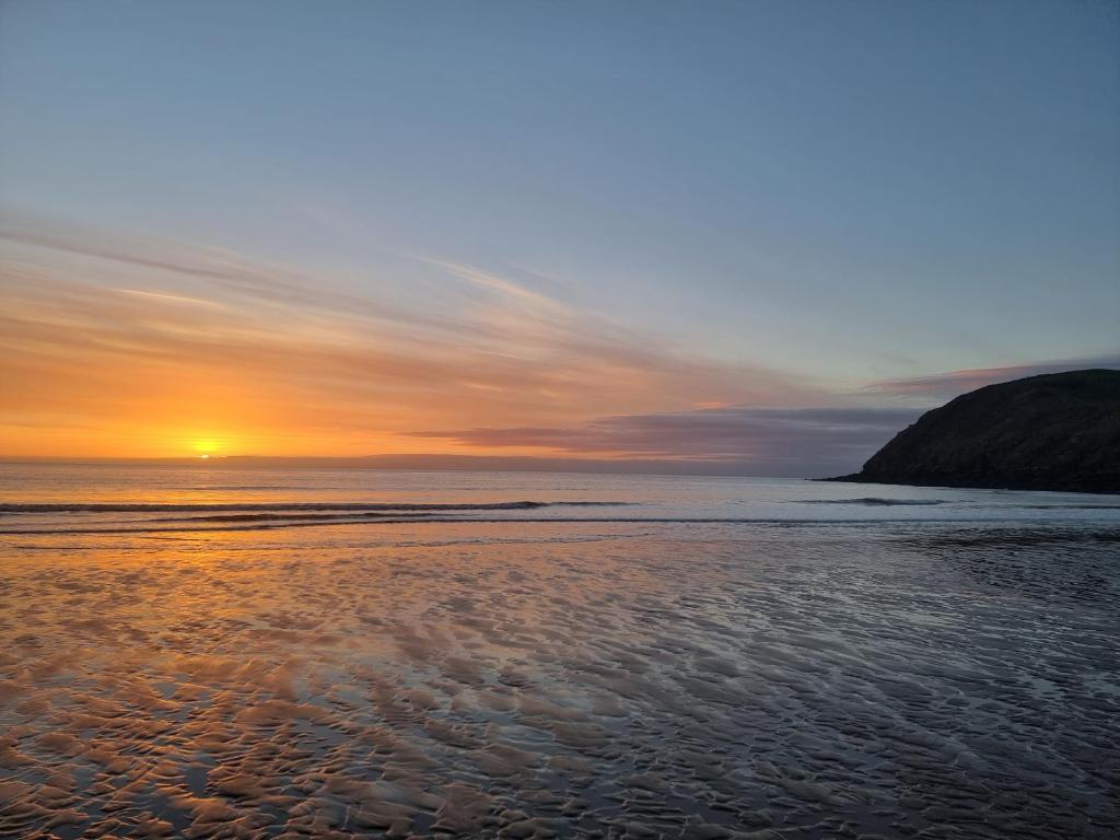 Impeccable Beachfront 2-Bed Cottage in St Bees