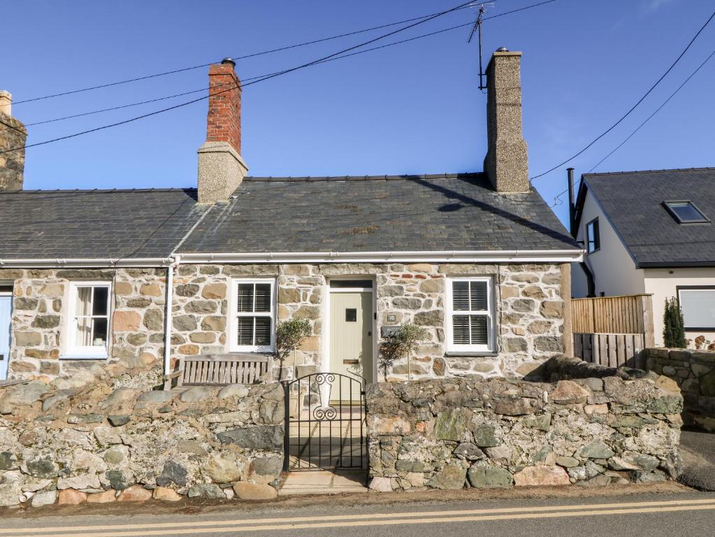 Bwthyn Cerrig Man Pebble Cottage, Pwllheli