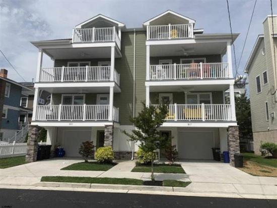 OC807 3rd Street