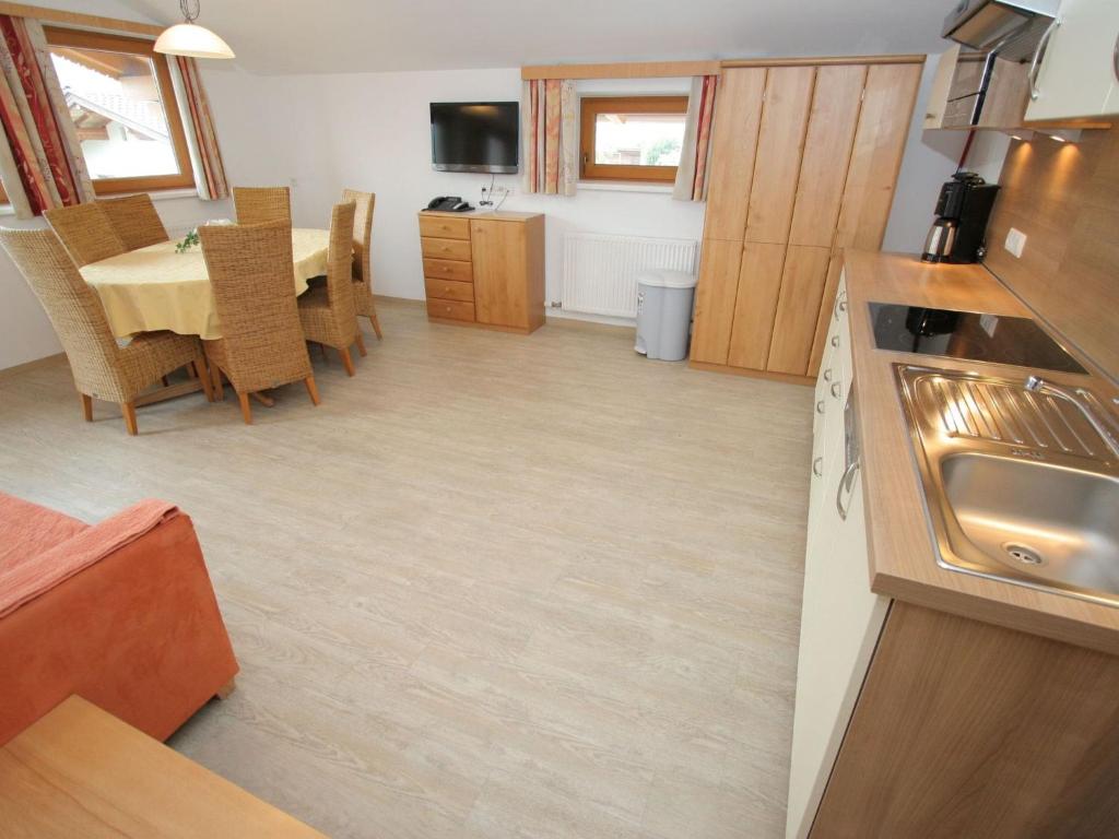 Apartment Uderns near Hochzillertal Ski Lift - 3