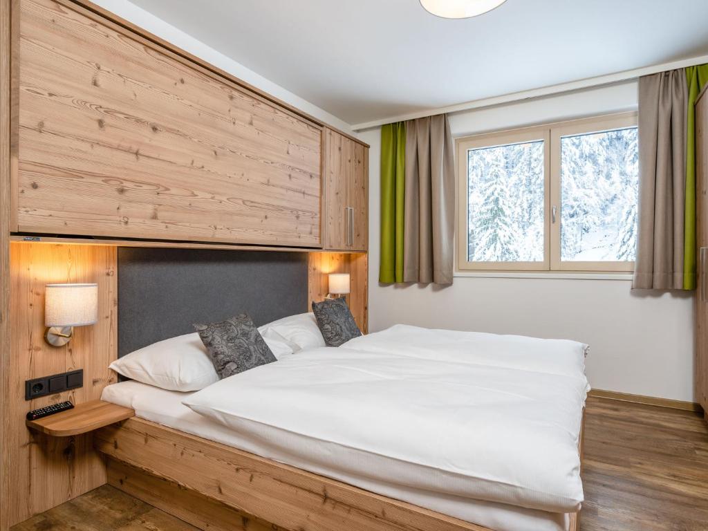 Chalet in Saalbach near Ski Lift - 4