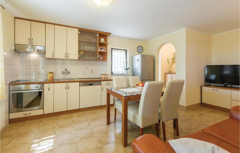 Beautiful apartment in Kanfanar with 2 Bedrooms and WiFi photo