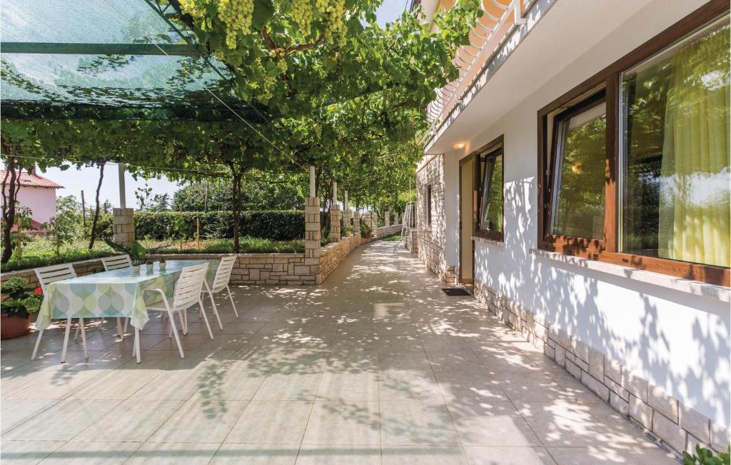 Beautiful apartment in Kanfanar with 2 Bedrooms and WiFi photo