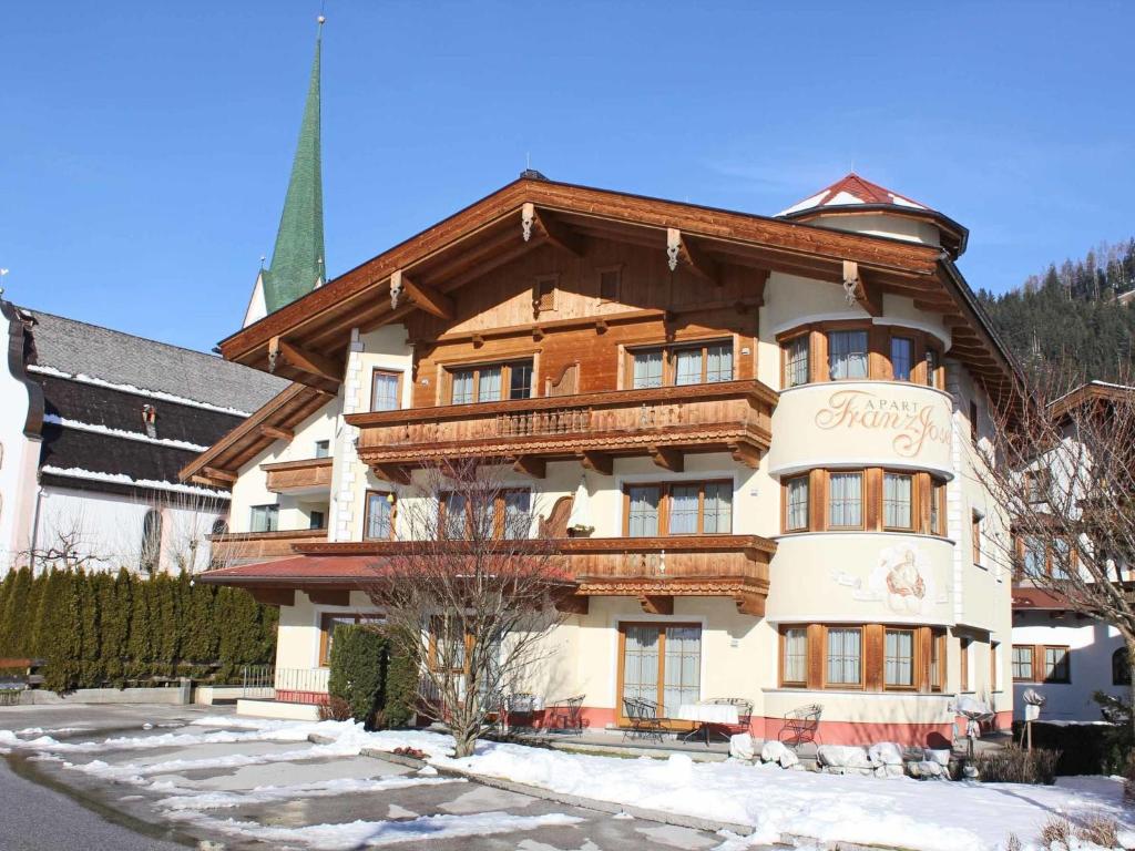 Apartment in Kaltenbach near Ski Lift, Stumm