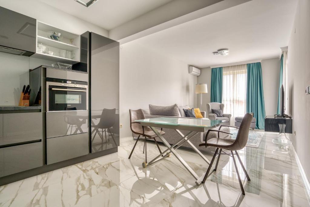 Apt "Sunrise" Budva Center with Garage Parking - 5