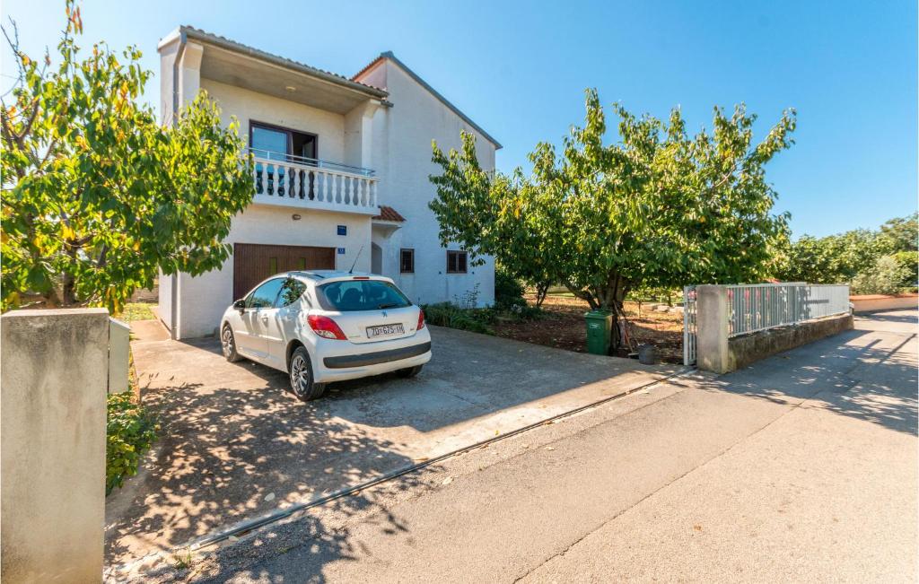 Nice Home In Sukosan With Kitchen, Sukošan