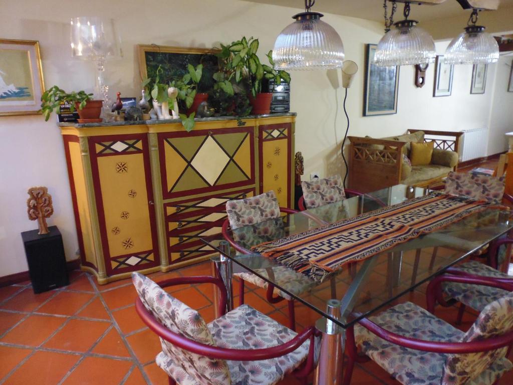 Shared lounge/TV area