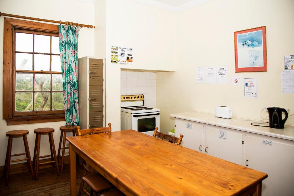 Kitchen, Jikeleza International Backpacker Lodge in Port Elizabeth