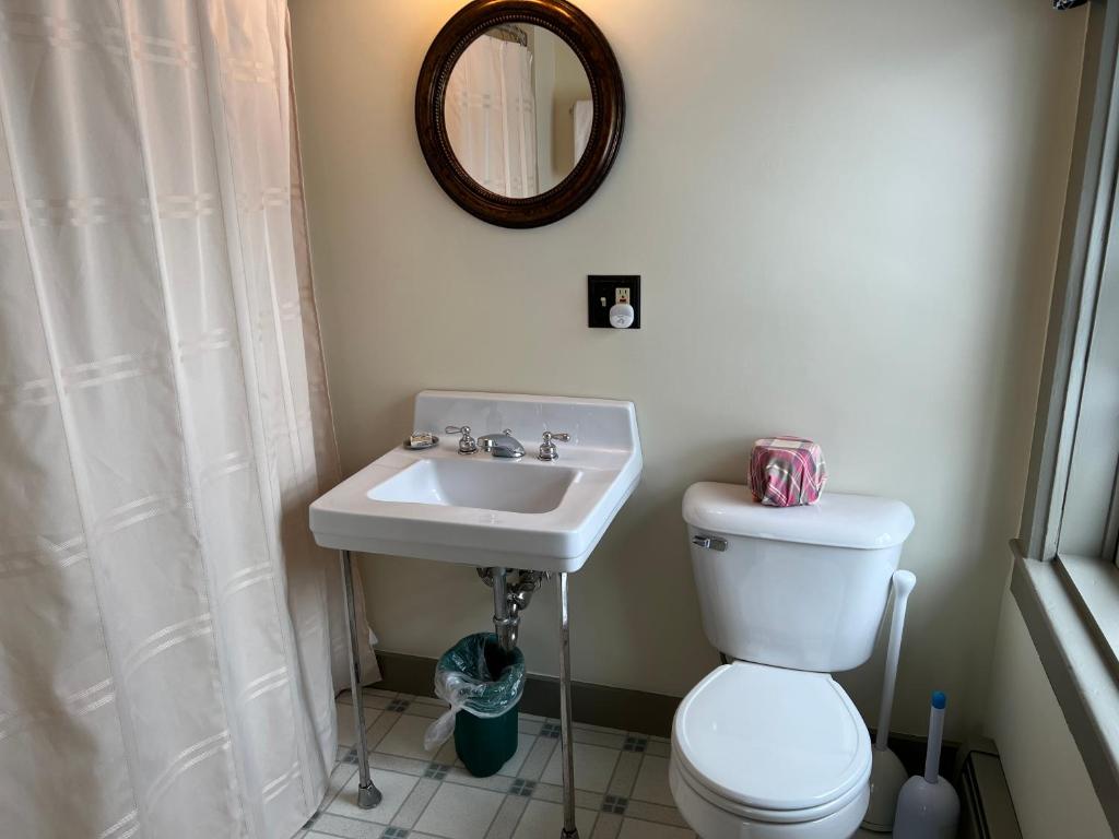 Shoreham Inn Bed & Breakfast photo