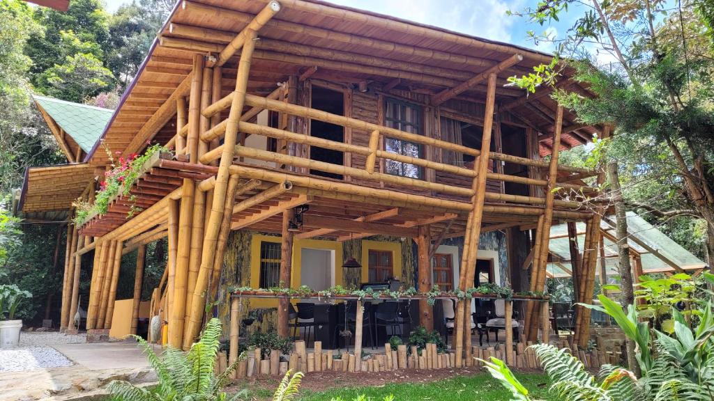 Refugio en el Bosque, Medellín