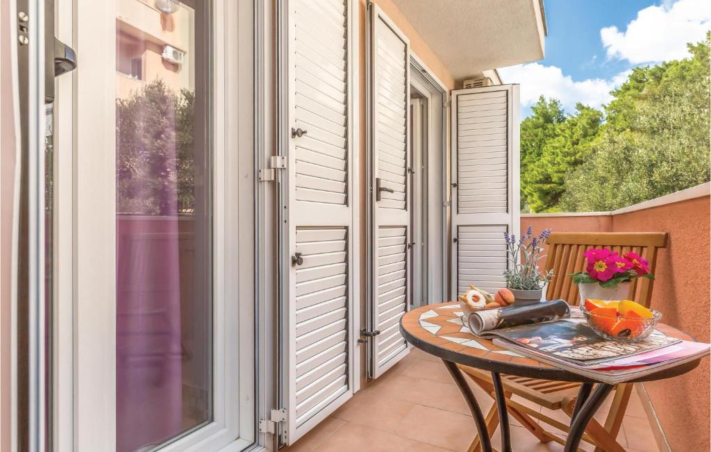 Awesome Apartment In Baska Voda With 1 Bedrooms And Wifi