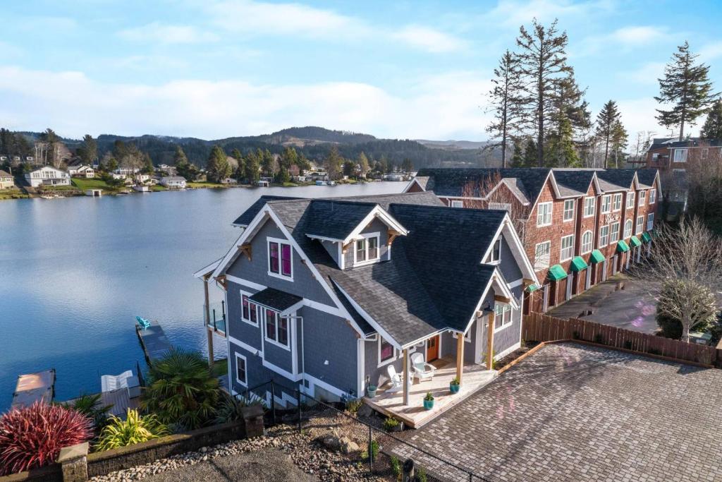 Lake Escape, Lincoln City