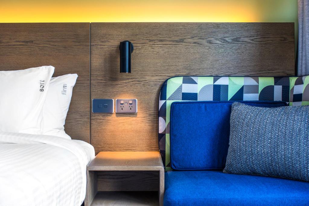 Holiday Inn Express Melbourne Little Collins photo