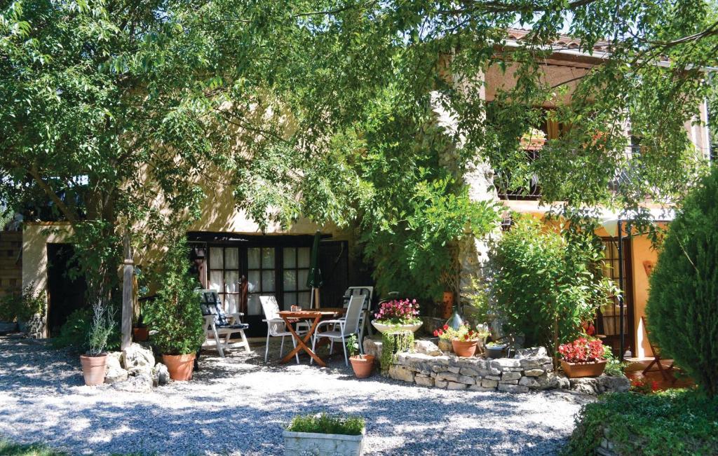 1 Bedroom Amazing Apartment In Lorgues - 4