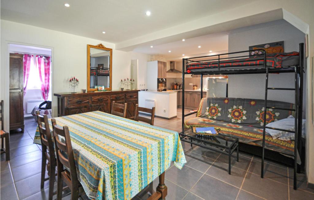 Cozy Apartment In Six Fours Les Plages - 3