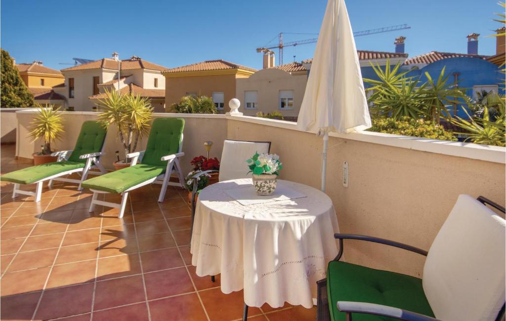 2 Bedroom Awesome Apartment In Benalmadena - 4