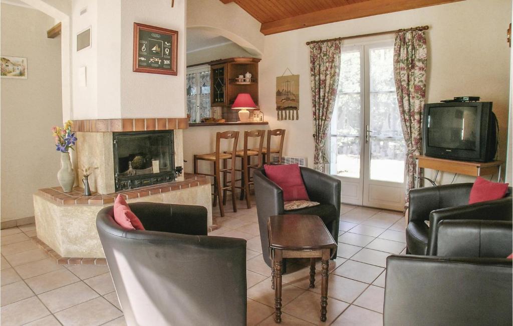 Three-Bedroom Holiday Home In La Tranche Sur Mer - 4