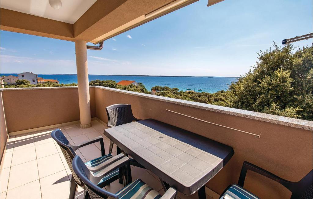 Gorgeous Apartment In Mandre With Wifi, Mandre