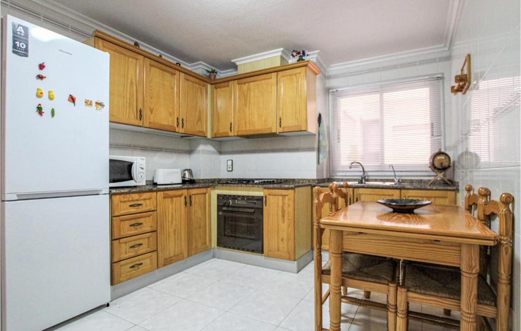 2 Bedroom Pet Friendly Apartment In Santa Pola - 5