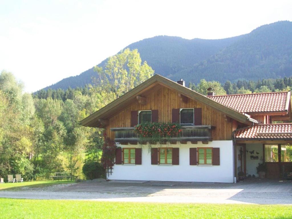 Alluring Apartment in Bad Kohlgrub with Private Garden
