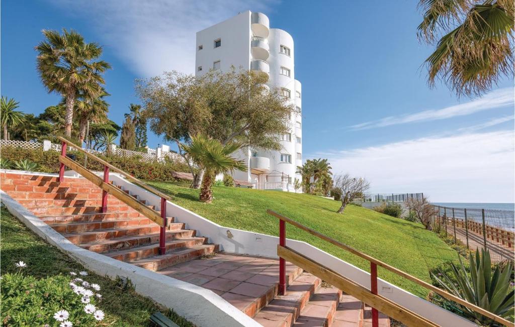 Lovely Apartment In Calahonda - 4