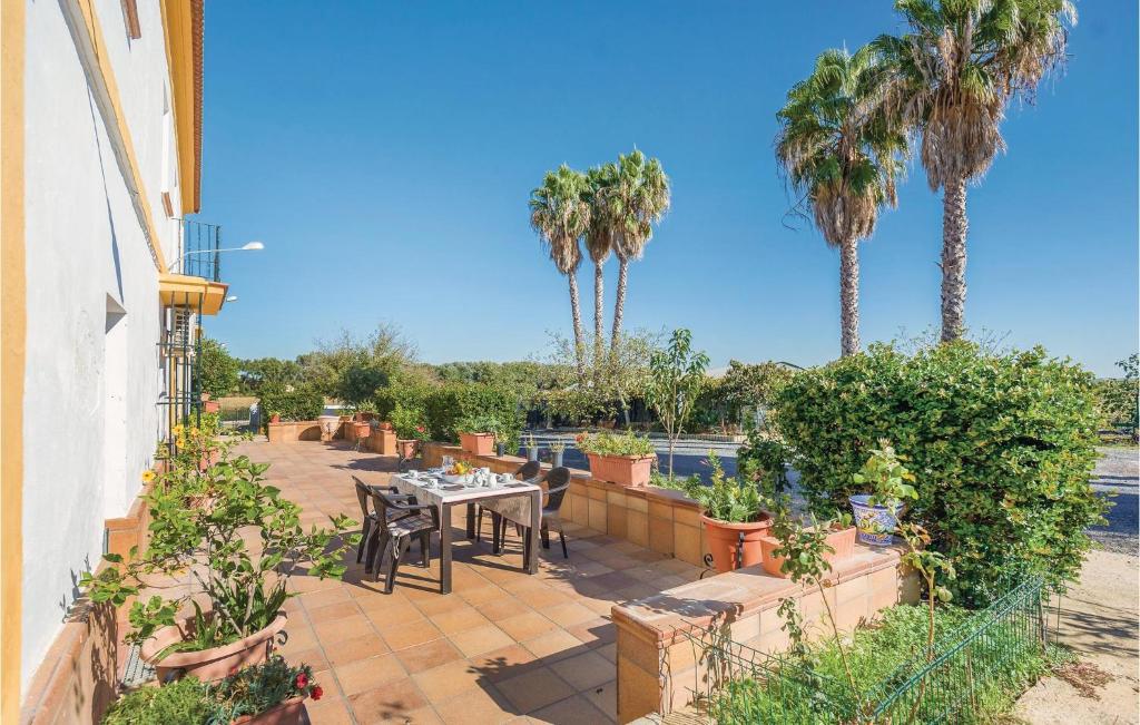 6 Bedroom Cozy Home In Huelva - 4
