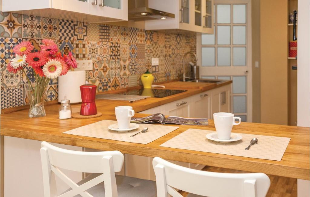 3 Bedroom Cozy Apartment In Sevilla - 2