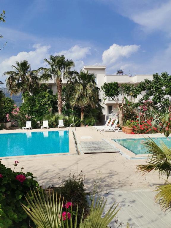 Kiris Garden Hotel photo
