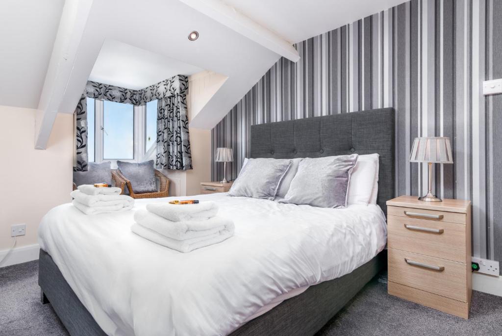 Deluxe Double Room with Sea View, Riviera Guesthouse in Whitby