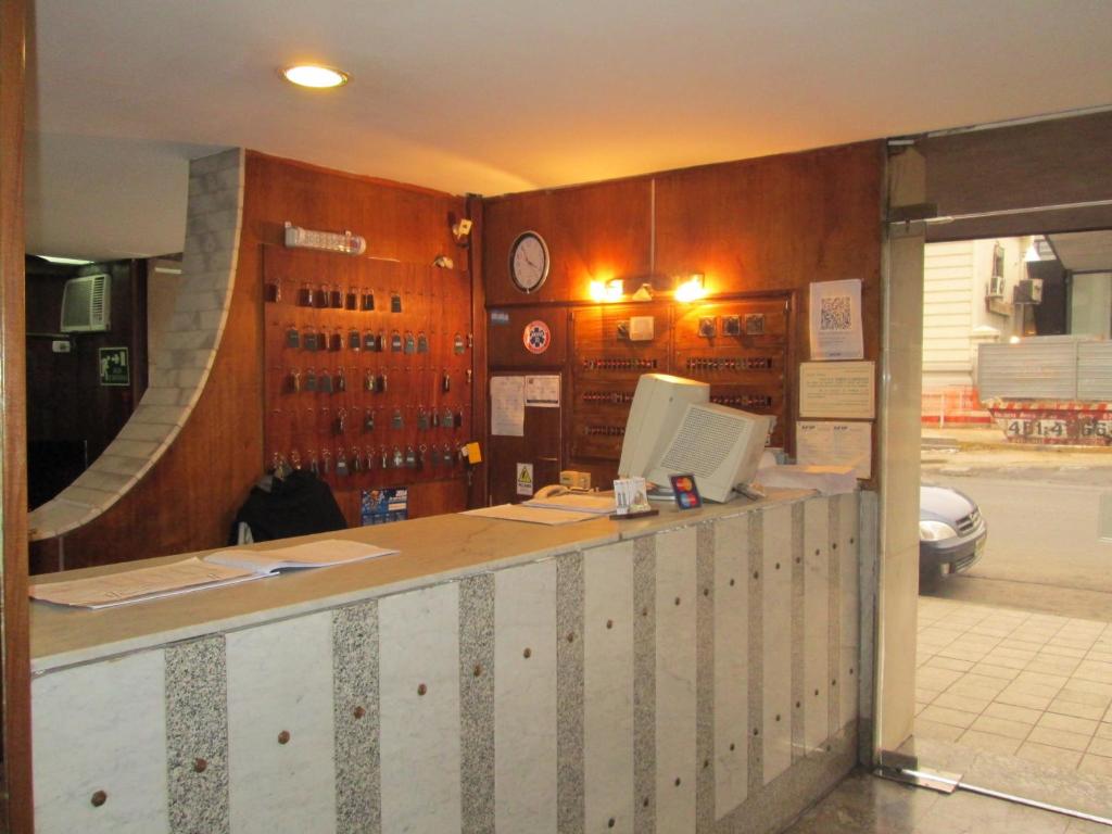 Front desk [24-hour]