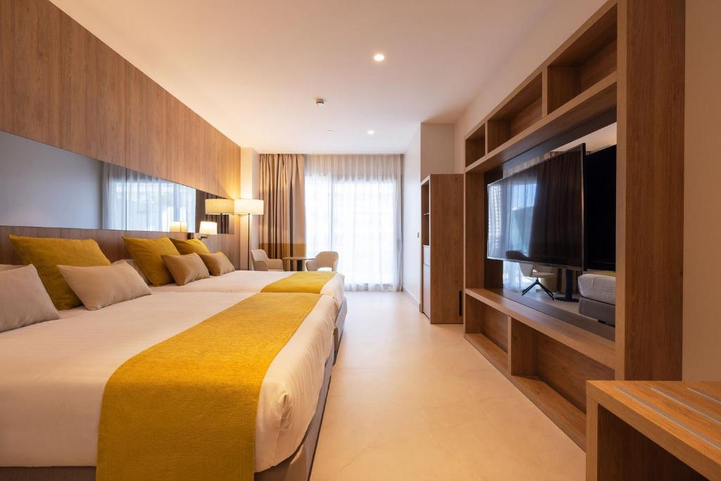 Hotel Gold Arcos 4 Sup - Modern Luxury Experience — Hotel rooms in Benidorm, Valencian Community