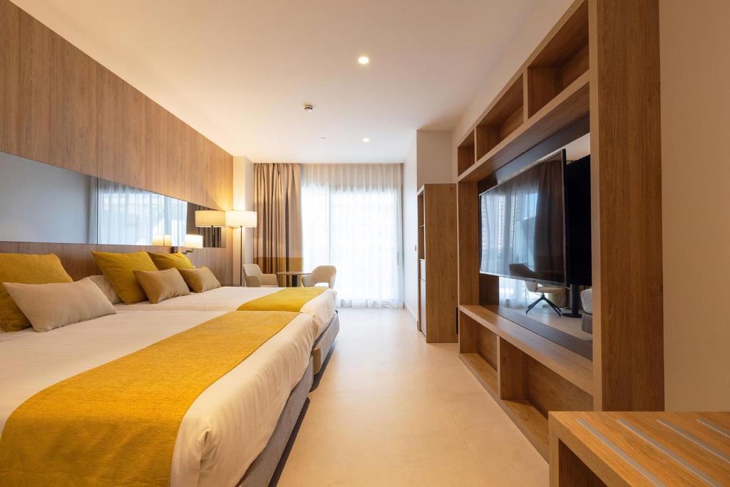 Hotel Gold Arcos 4 Sup - Modern Luxury Experience — Hotel rooms in Benidorm, Valencian Community