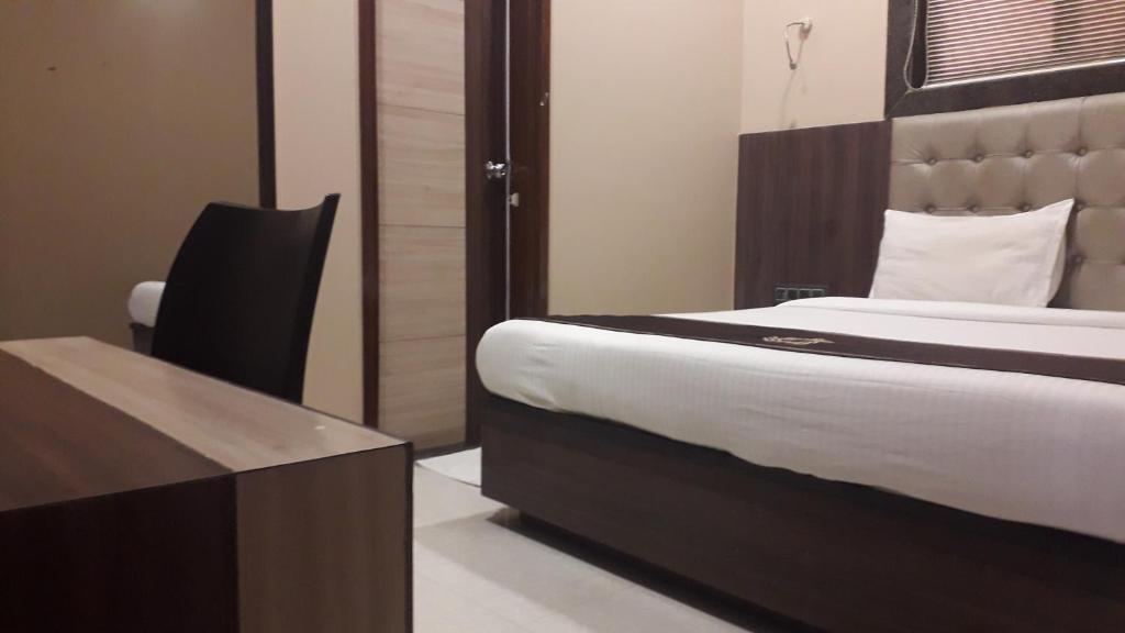 Shine Hospitality Crown — Hotel in Mumbai