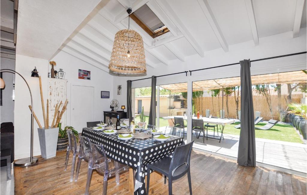 4 Bedroom Awesome Home In Narbonne - 2