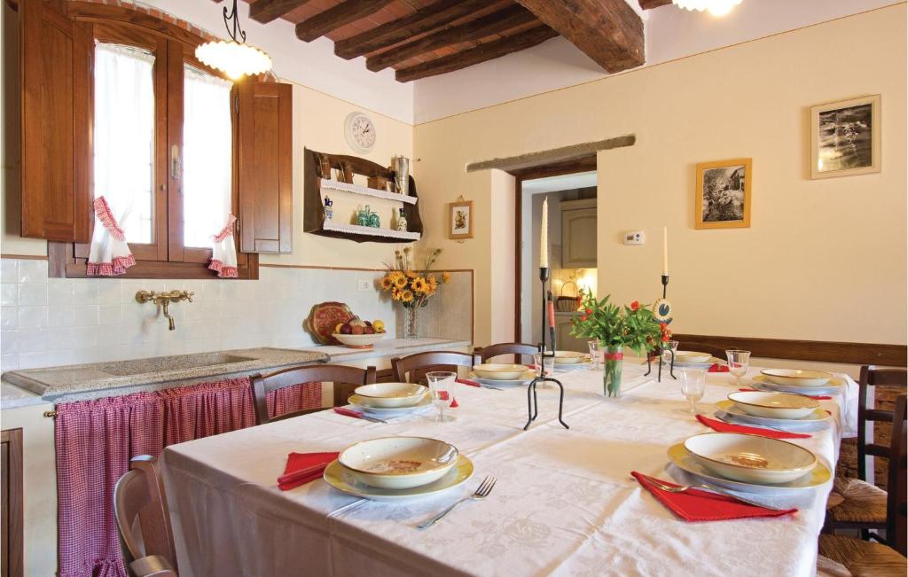 Awesome Home In Ponte Buggianese Pt With Wifi, Private Swimming Pool And Outdoor Swimming Pool photo