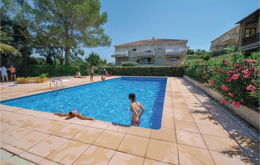 2 Bedroom Beautiful Apartment In Saint Raphael - 1