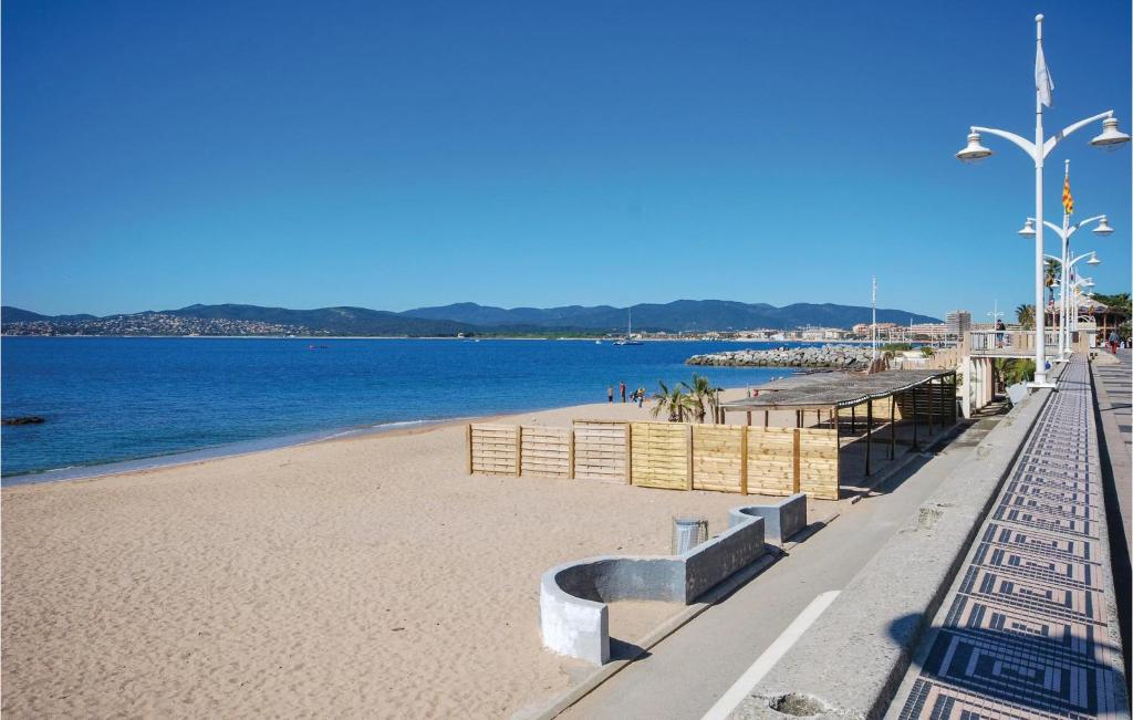 2 Bedroom Beautiful Apartment In Saint Raphael - 5