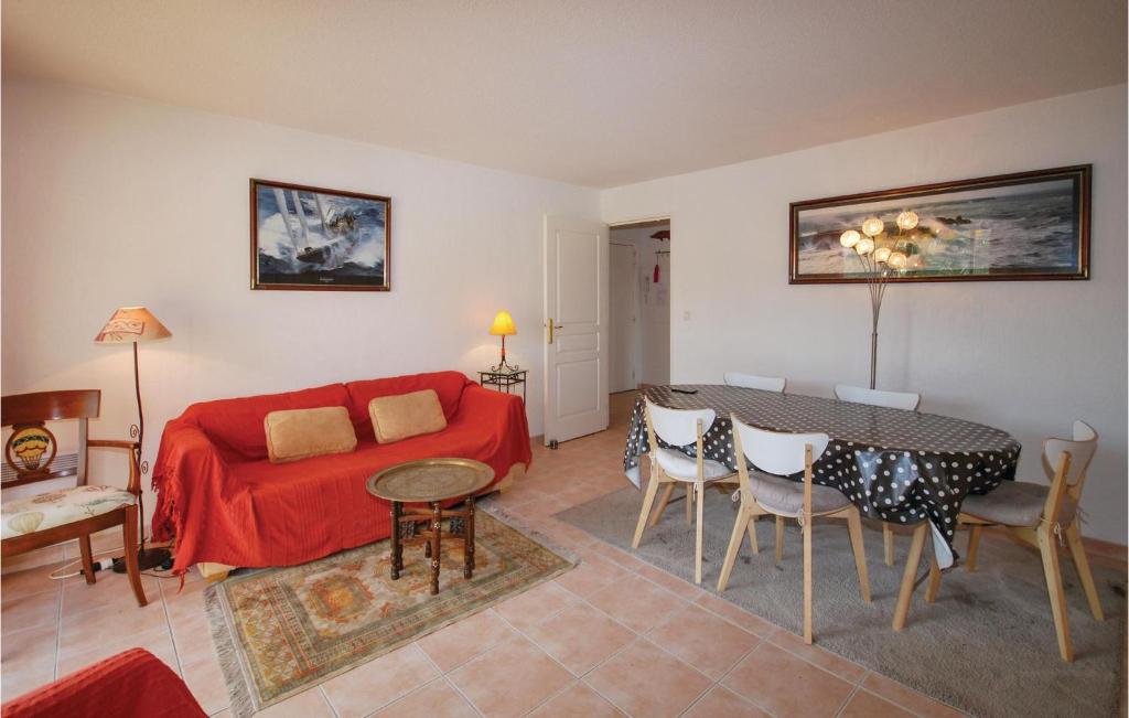 2 Bedroom Beautiful Apartment In Saint Raphael - 2