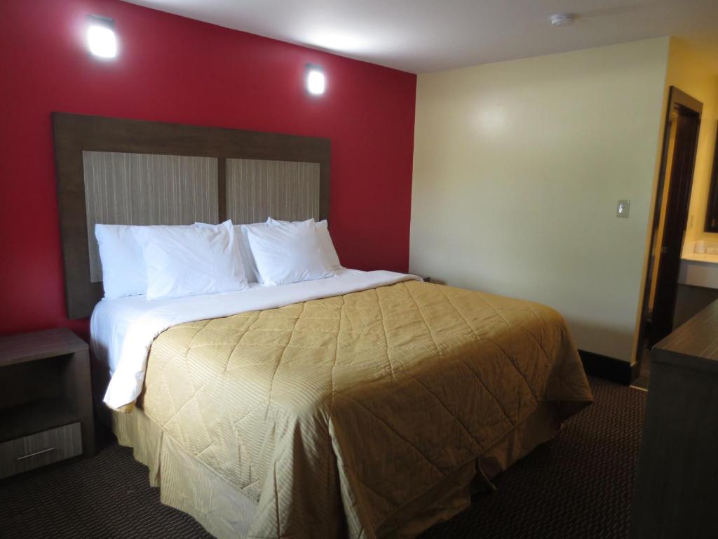 Brick Motor Inn photo
