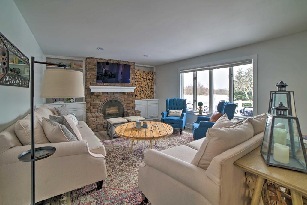 Chic Farmhouse with Fire Pit Less Than 4 Mi to Beach!