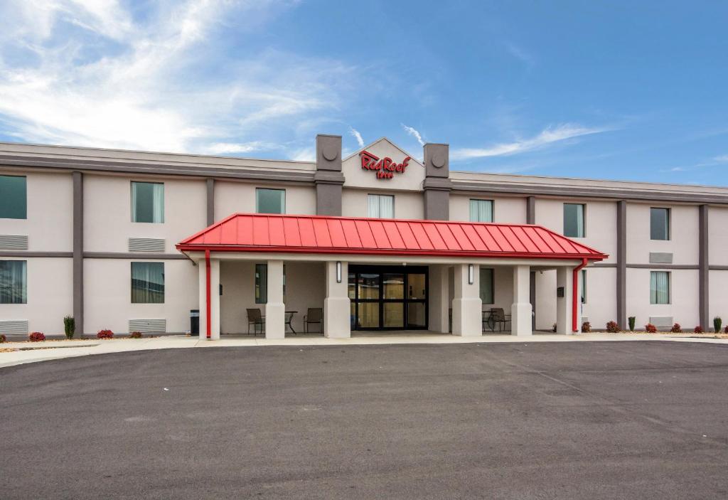 レッド ルーフ イン チェスター (Red Roof Inn Chester) 外観