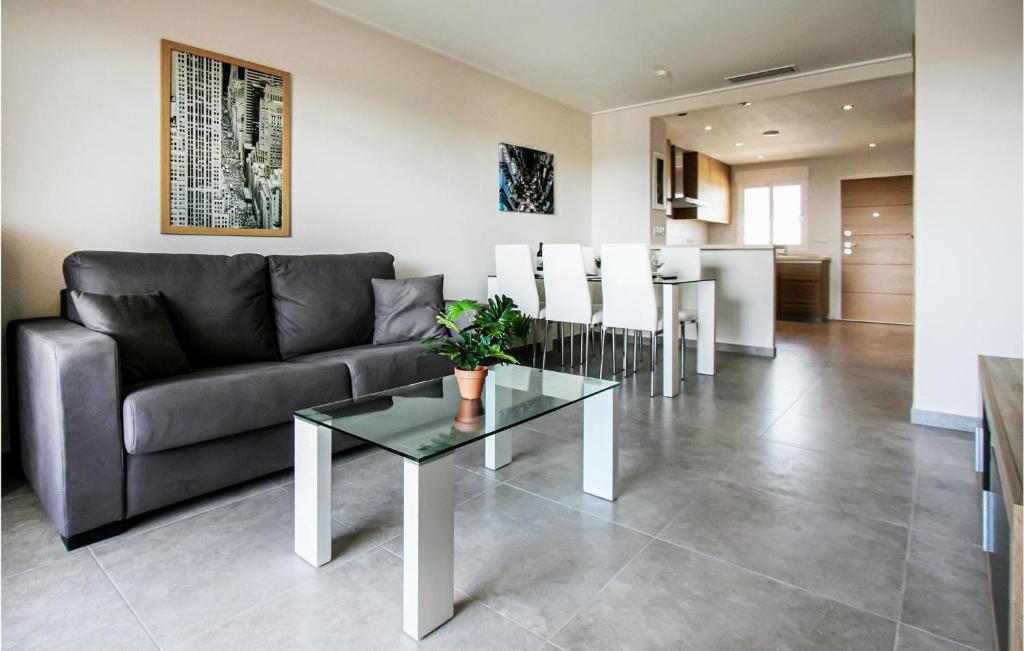 Cozy Apartment In Torrevieja With Sauna - 4