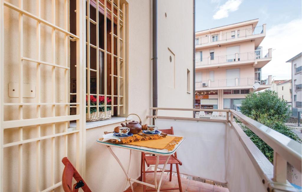 2 Bedroom Stunning Apartment In Rimini - 2