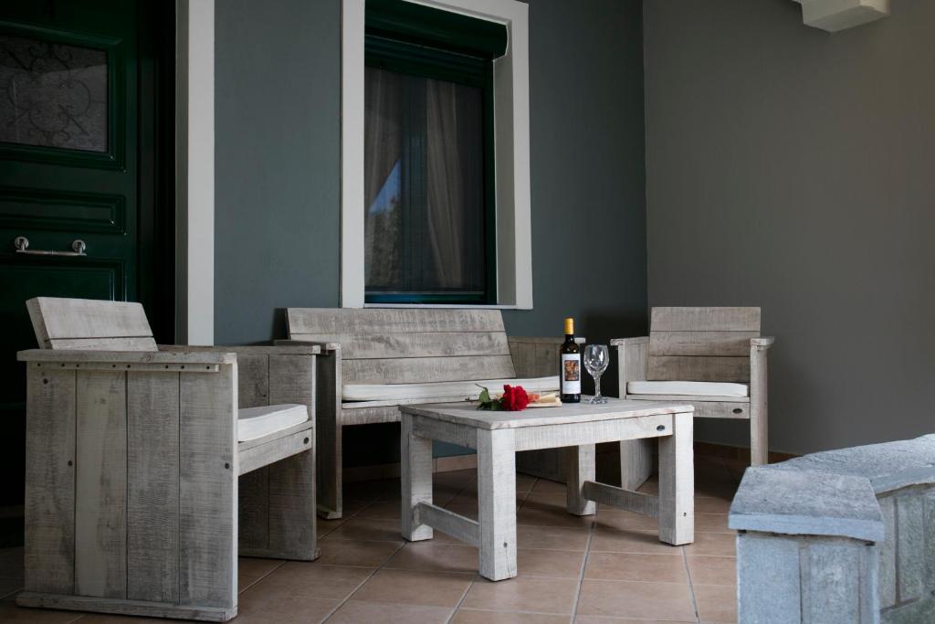Arion Apartments photo