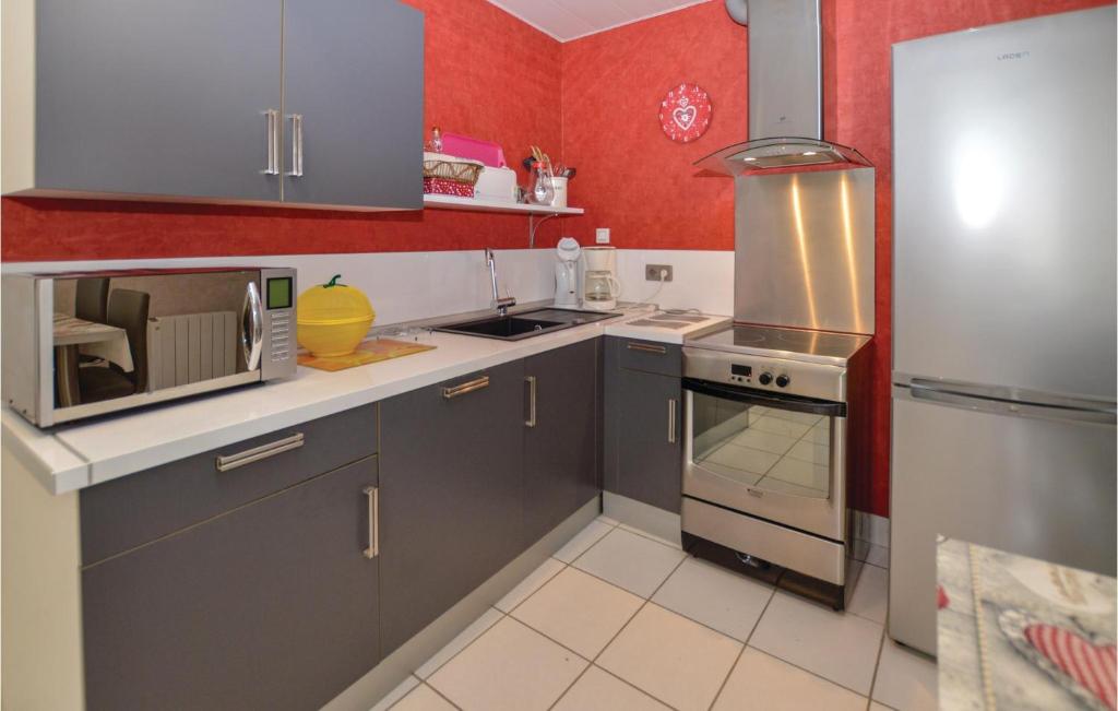1 Bedroom Amazing Apartment In La Bourboule - 3