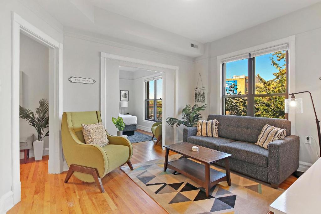 Comfy & Bright 3BR Fully Furnished Apt - Lincoln 3E, Chicago