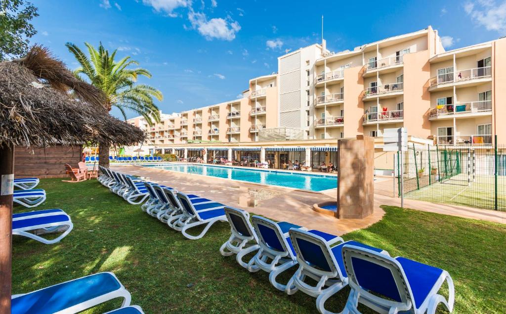 Globales Playa Santa Ponsa photo